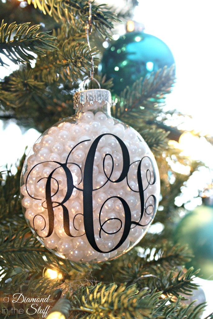 5 Ornaments to Make Using Vinyl | A Diamond in the Stuff