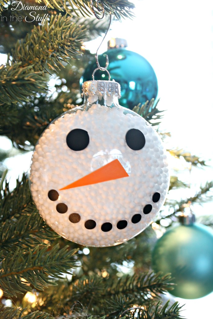 5 Ornaments to Make Using Vinyl | A Diamond in the Stuff